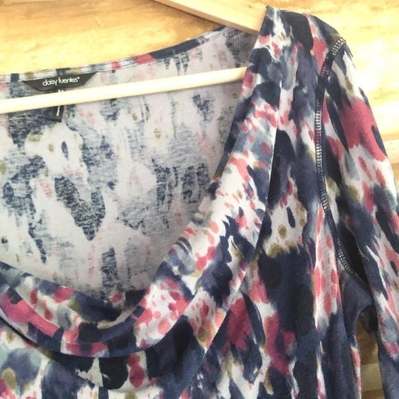 Daisy Fuentes abstract print drape neck top size Medium - Picture 4 of 8